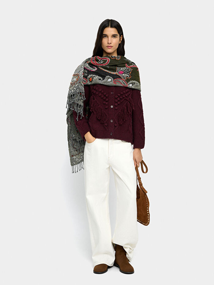 Püsküllü ve Kabartmalı Örme Hırka