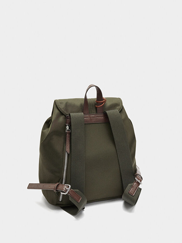 Charm'lı Teknik Kumaş Sırt Çantası