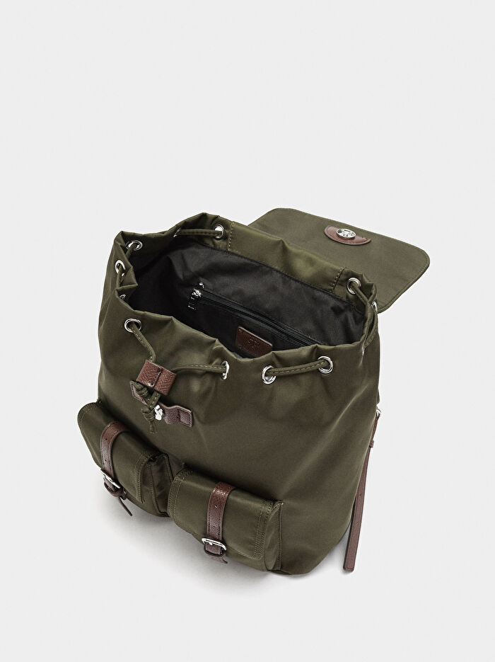 Charm'lı Teknik Kumaş Sırt Çantası