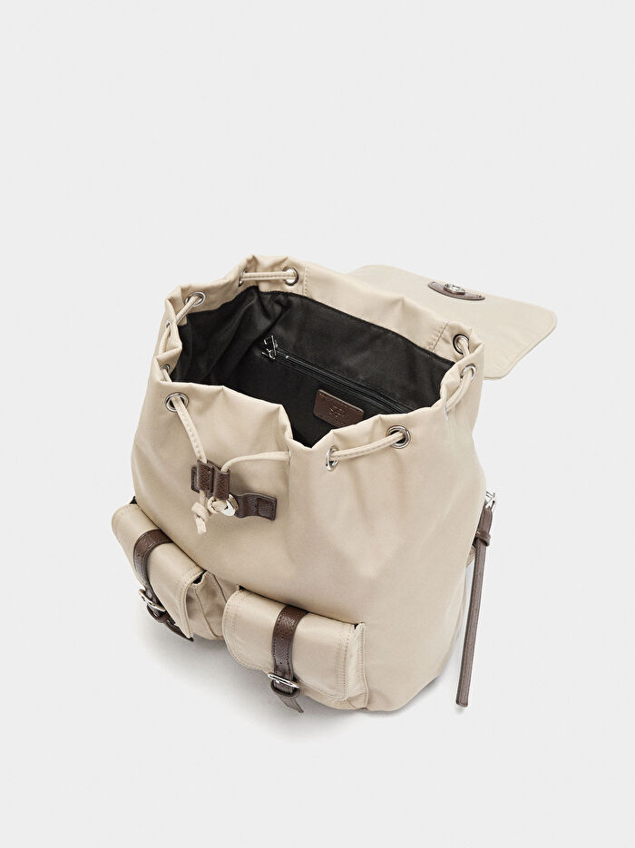 Charm'lı Teknik Kumaş Sırt Çantası