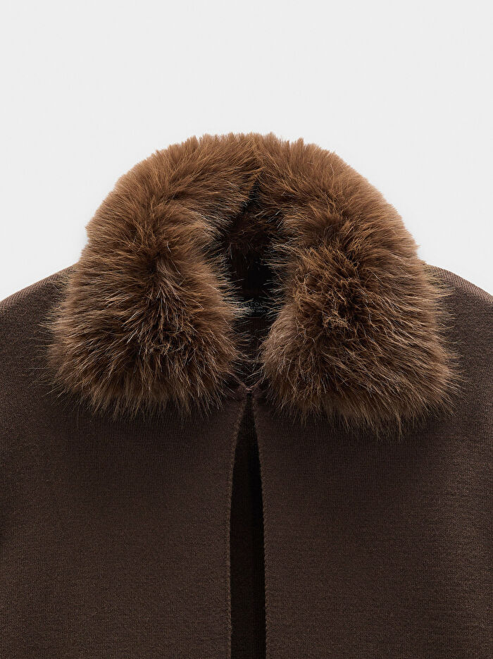 Yakası Kürk Efektli Örme Panço