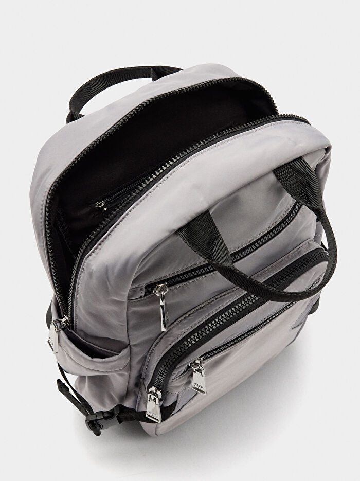 Charm'lı Teknik Kumaş Sırt Çantası