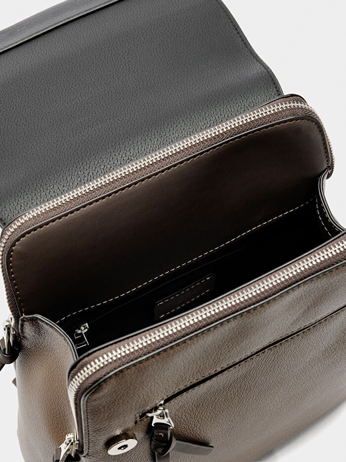 Kapaklı Renk Bloklu Sırt Çantası