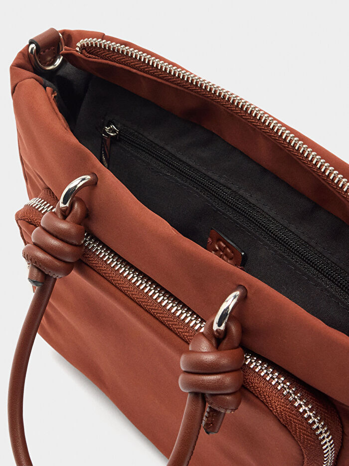 Charm'lı Teknik Kumaş Tote Çanta