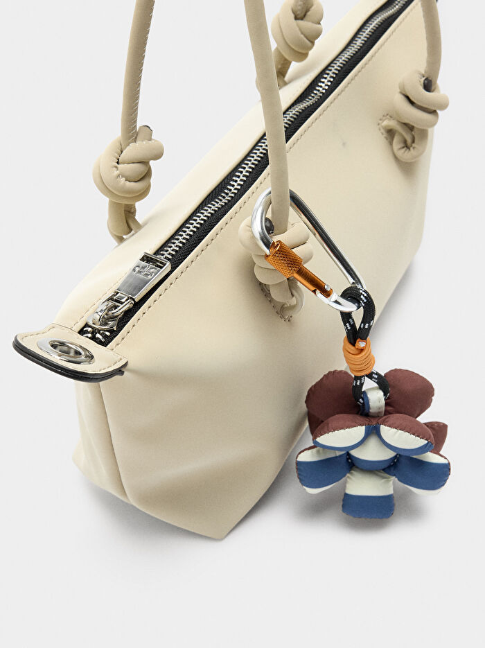 Yumuşak Dokulu Charmlı Tote Çanta