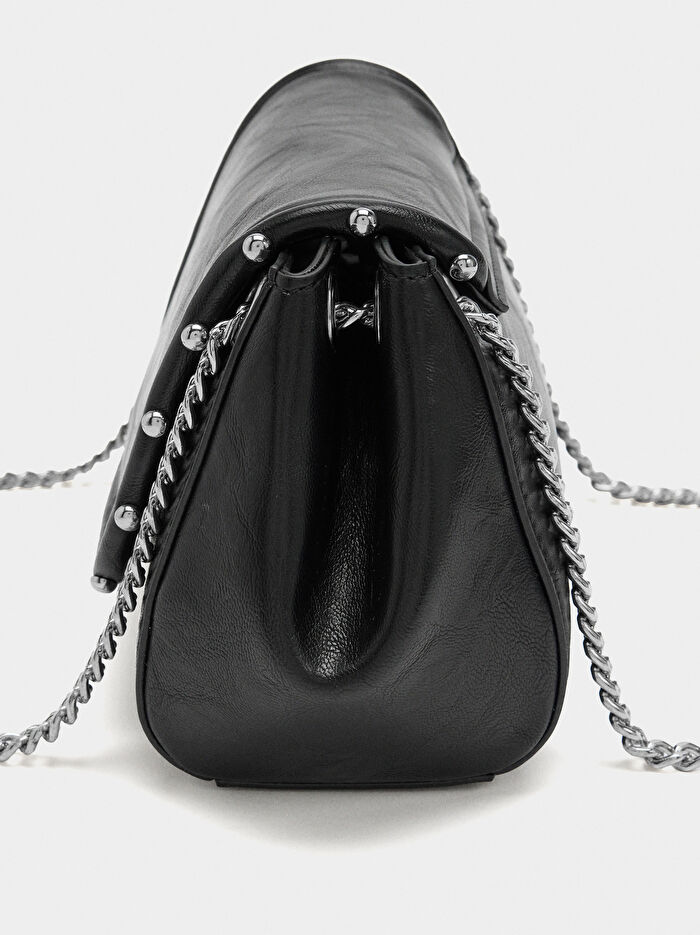 Kapaklı ve Zımbalı Omuz Çantası