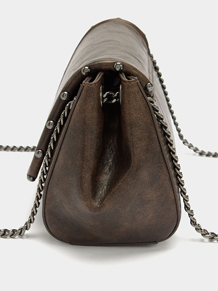 Kapaklı ve Zımbalı Omuz Çantası