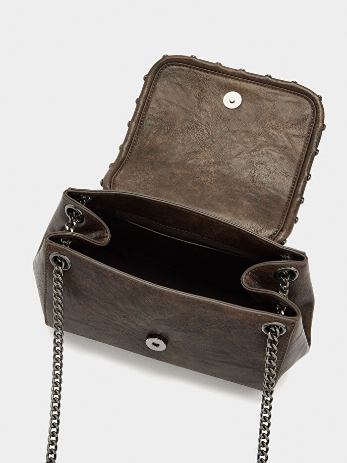 Kapaklı ve Zımbalı Omuz Çantası