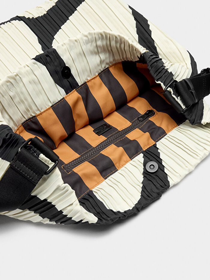 Desenli Teknik Kumaş Omuz Çantası