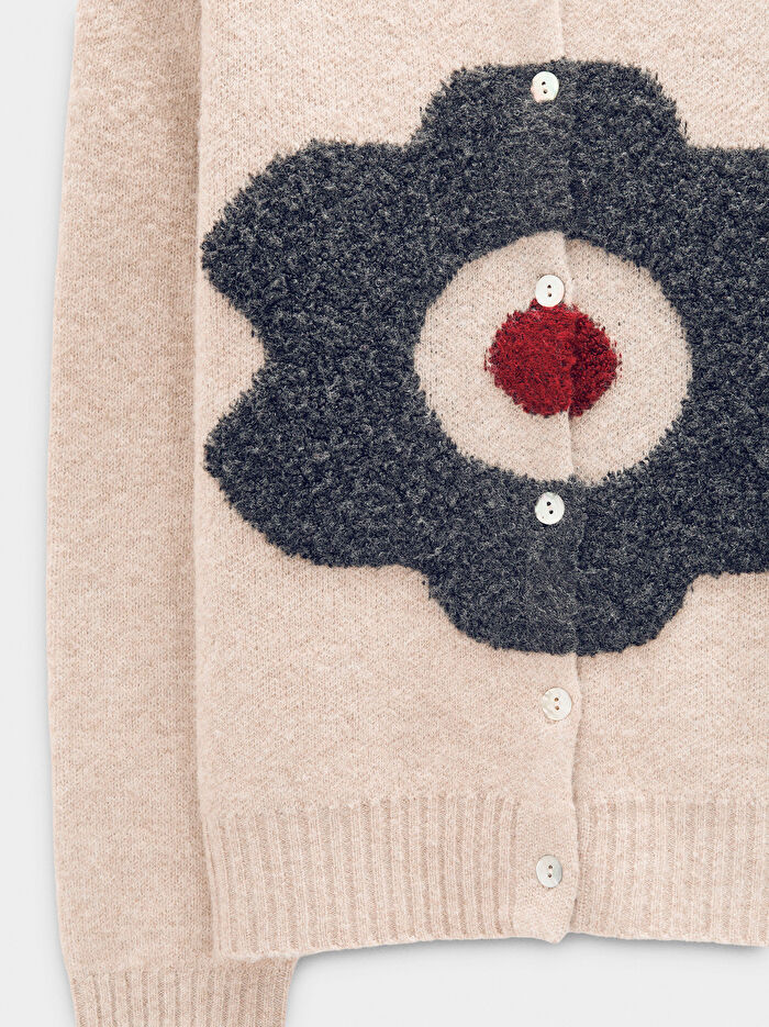 Çiçek Desenli Desenli Örme Hırka