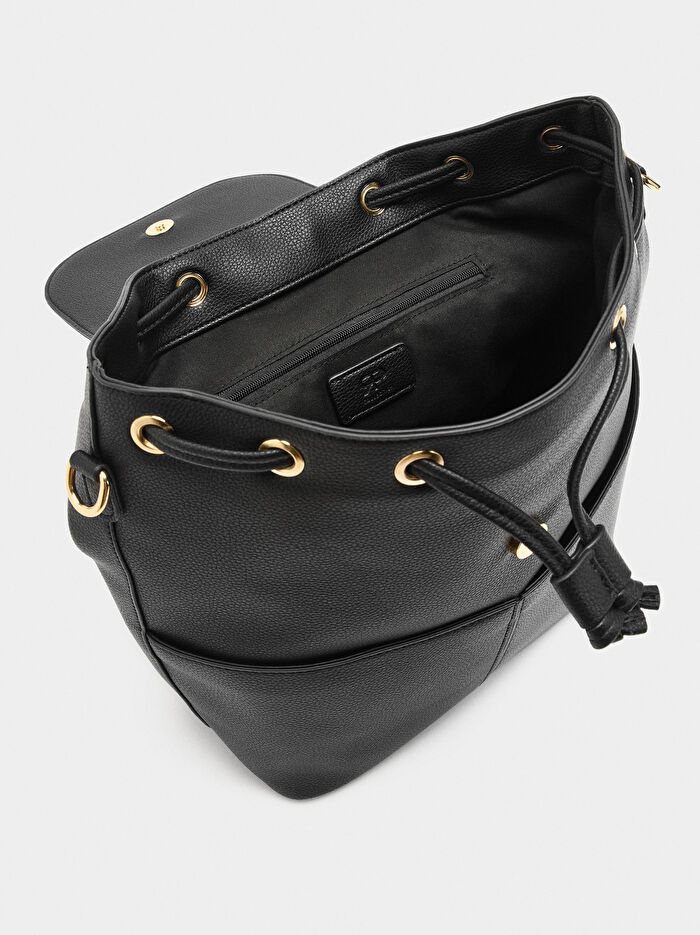 Dokulu ve Kapaklı Sırt Çantası