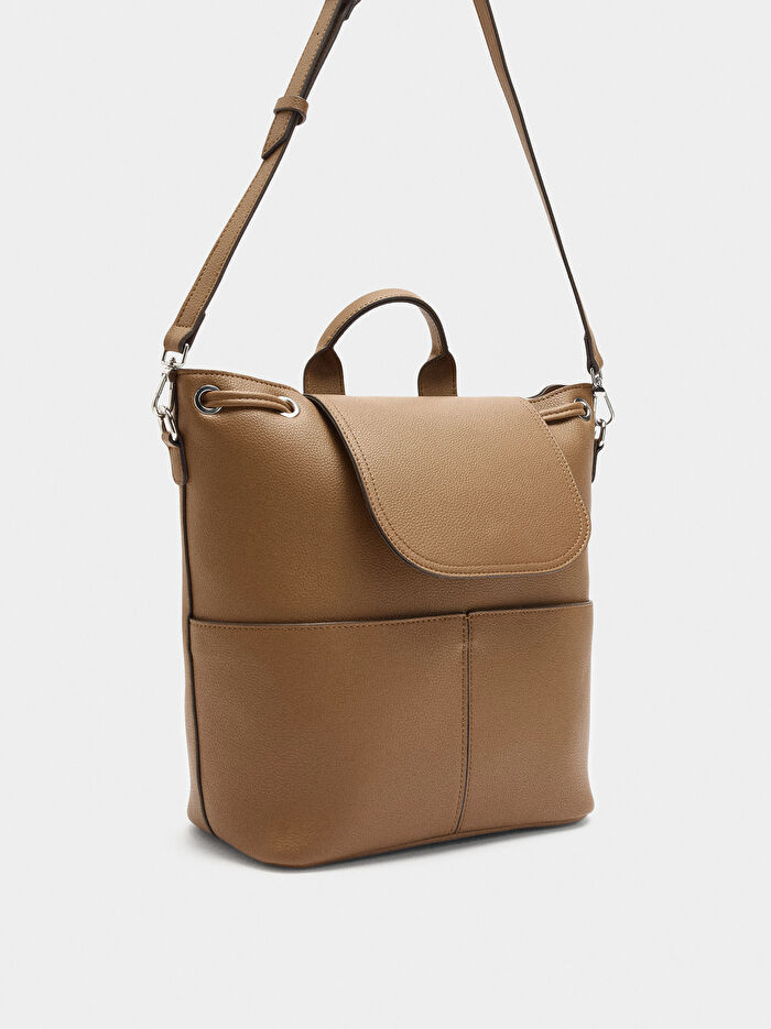 Dokulu ve Kapaklı Sırt Çantası