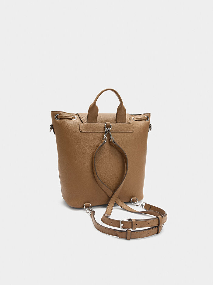 Dokulu ve Kapaklı Sırt Çantası