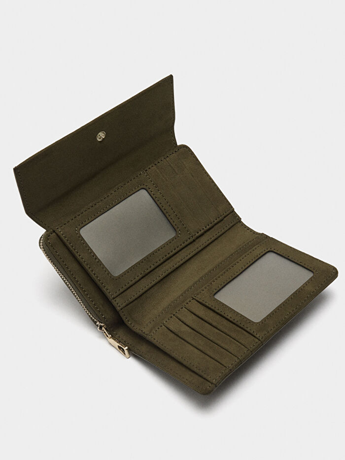 Kapaklı Deri Efektli Cüzdan