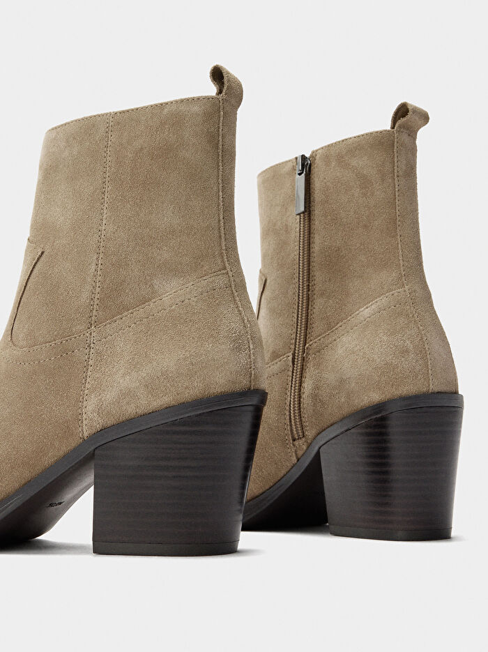 Geniş Topuklu Deri Bilekte Bot