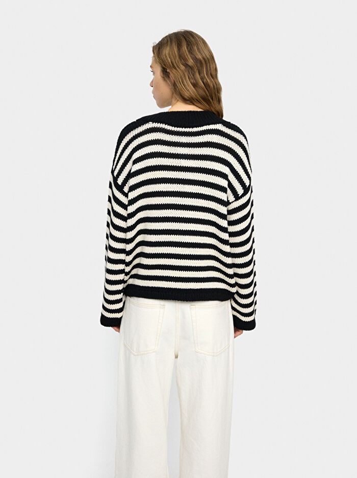 Çizgili Örme Kazak