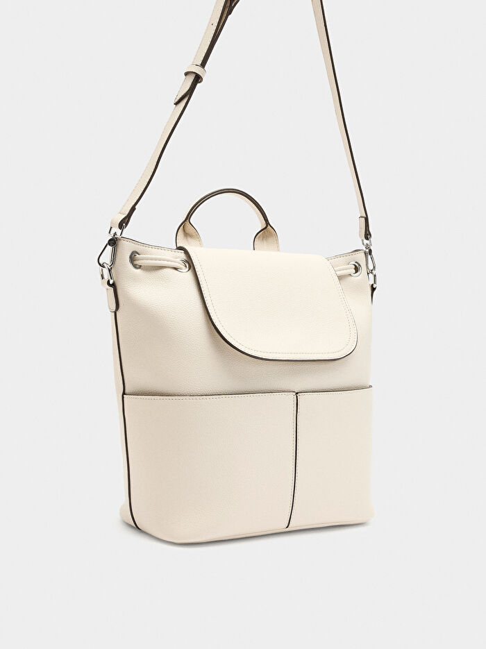 Dokulu ve Kapaklı Sırt Çantası