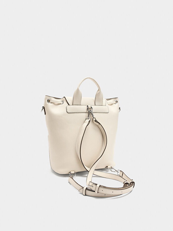 Dokulu ve Kapaklı Sırt Çantası