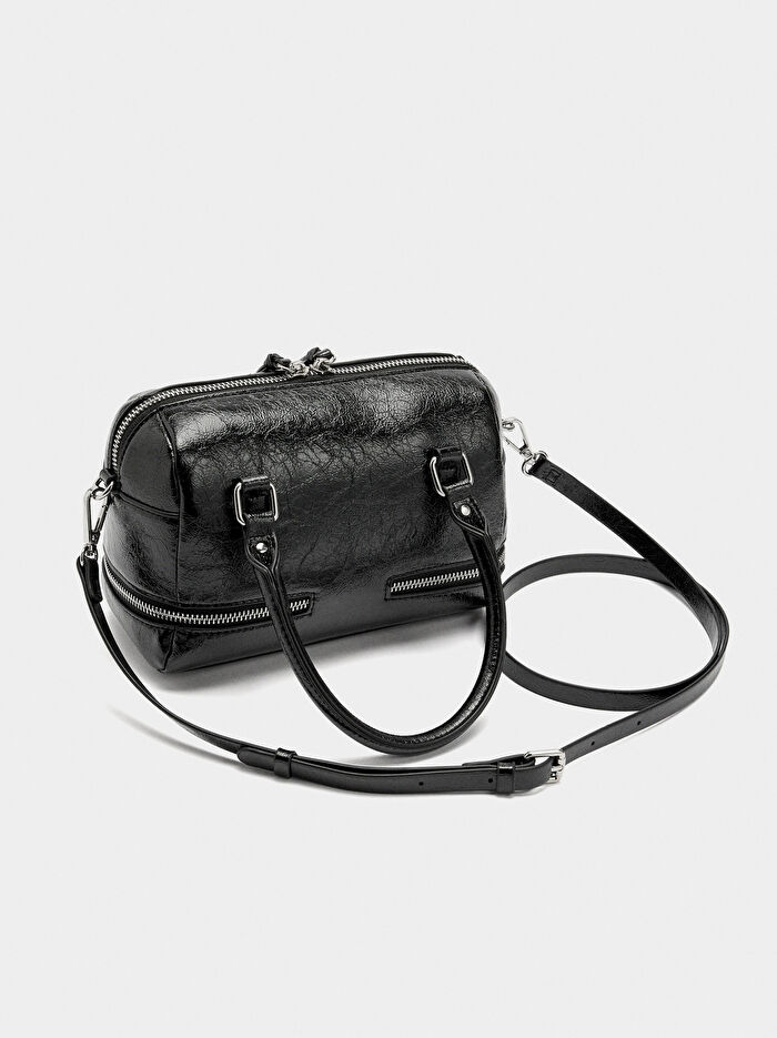 Çatlak Efektli Charm'lı Tote Çanta