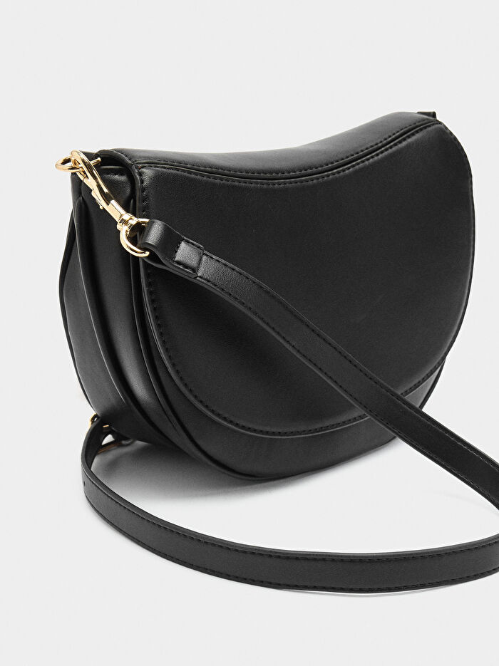 Kapaklı Oval Çapraz Çanta