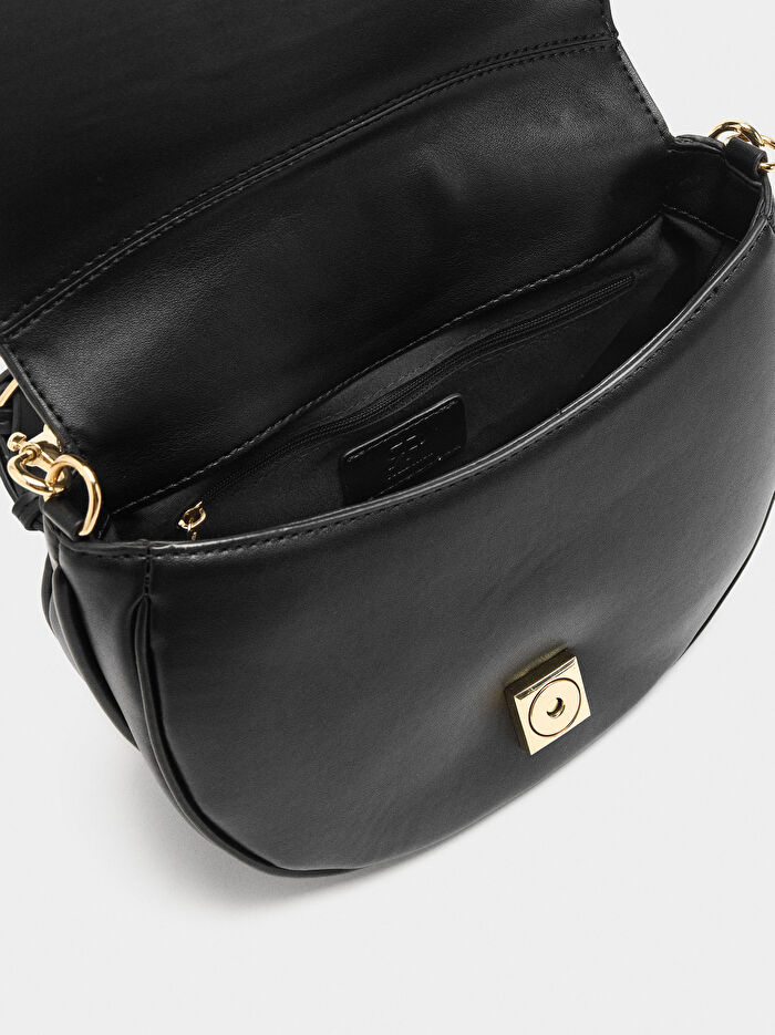 Kapaklı Oval Çapraz Çanta