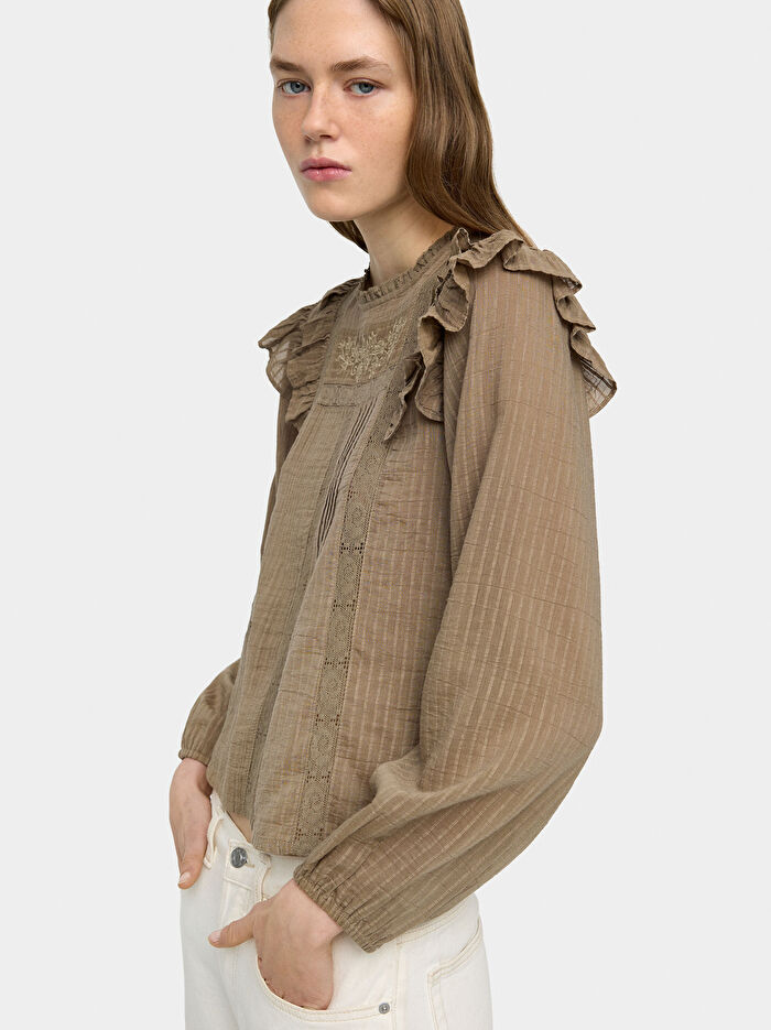 Nakışlı ve Fırfır Detaylı Bluz