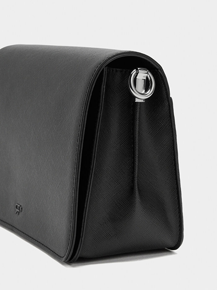 Dokulu ve Kapaklı Çapraz Çanta