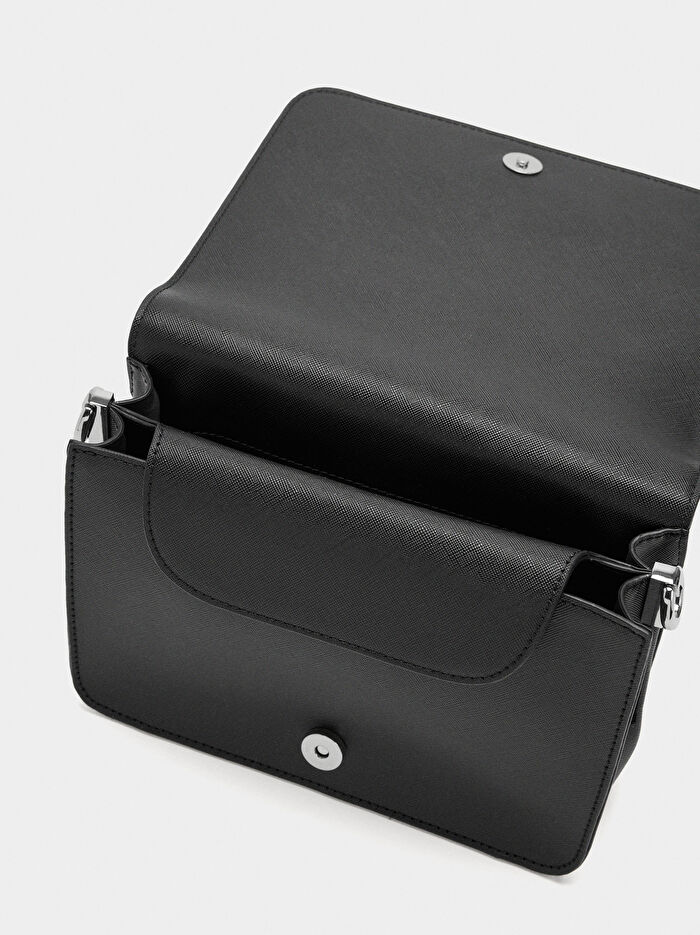 Dokulu ve Kapaklı Çapraz Çanta