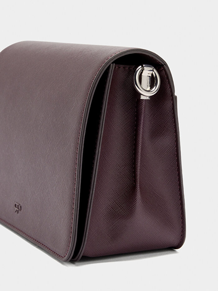 Dokulu ve Kapaklı Çapraz Çanta