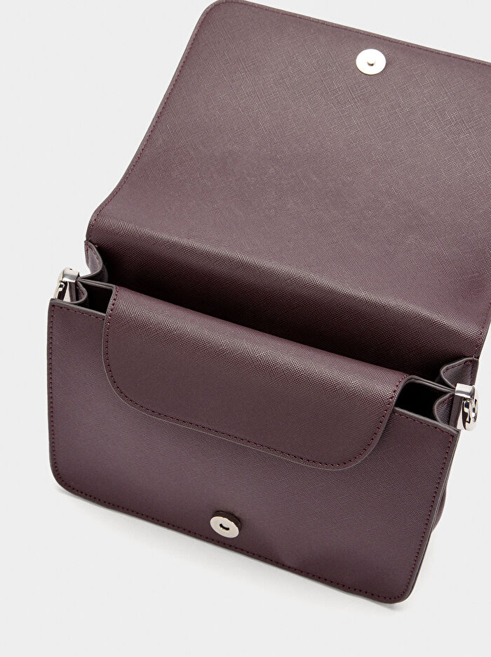 Dokulu ve Kapaklı Çapraz Çanta