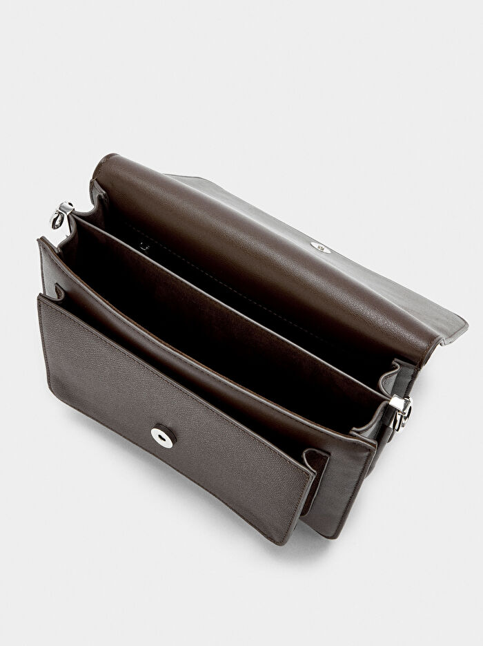 Yumuşak Dokulu Ve Kapaklı Çapraz Çanta