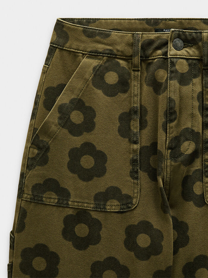 Çiçek Desenli Kot Pantolon