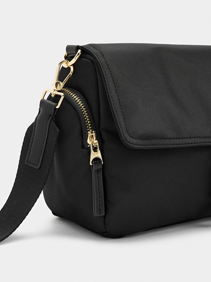 Kapaklı Teknik Kumaş Çapraz Çanta