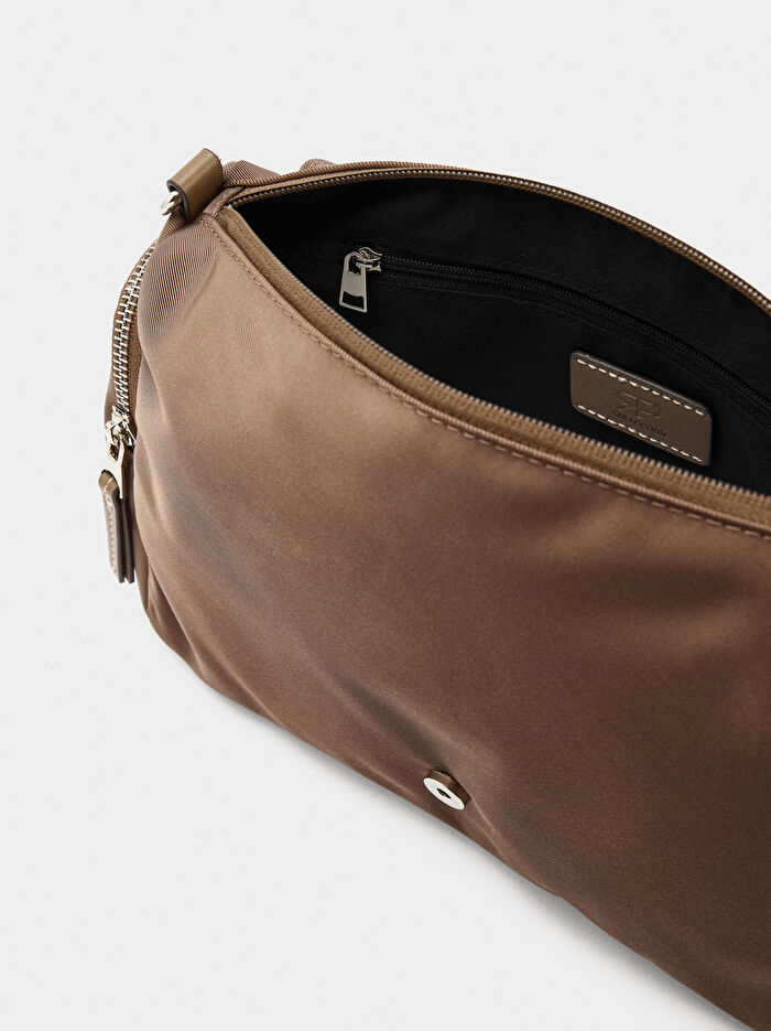 Kapaklı Teknik Kumaş Çapraz Çanta