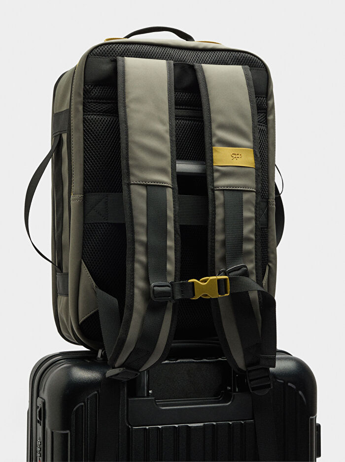 Kontrastlı Düz Kabin Sırt Çantası