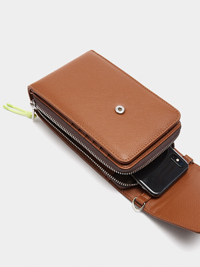 Dokulu ve Kapaklı Cep Telefonu Çantası