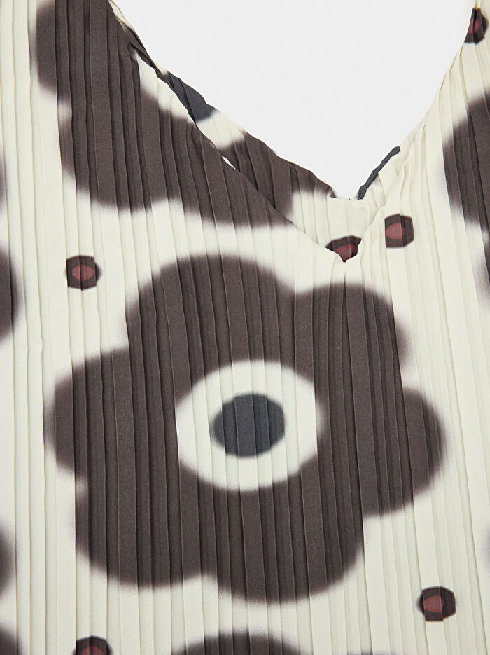 Çiçek Desenli Teknik Kumaş Omuz Çantası