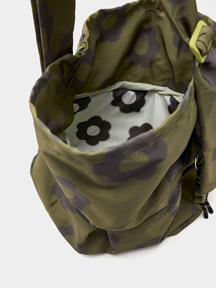 Büyük Çiçek Desenli Teknik Kumaş Omuz Çantası