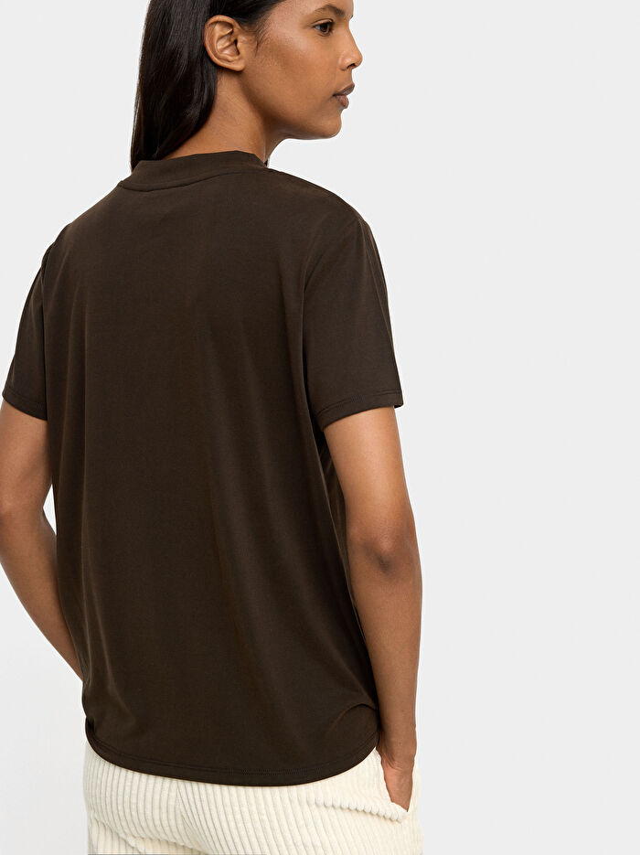 V-Yaka Basic T-shirt