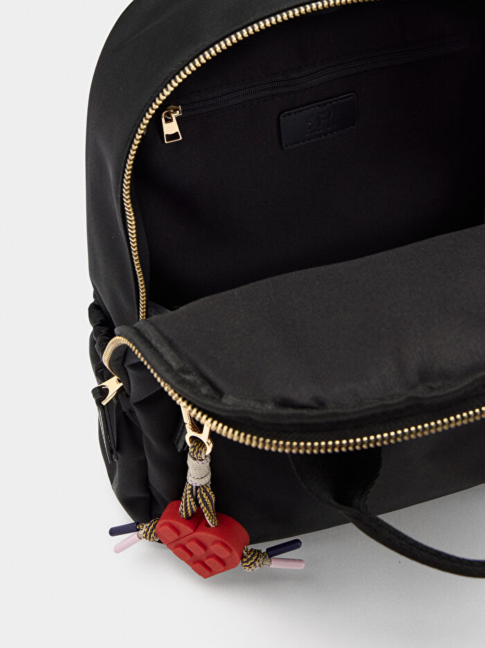 Kalp Charm'lı Teknik Kumaş Sırt Çantası