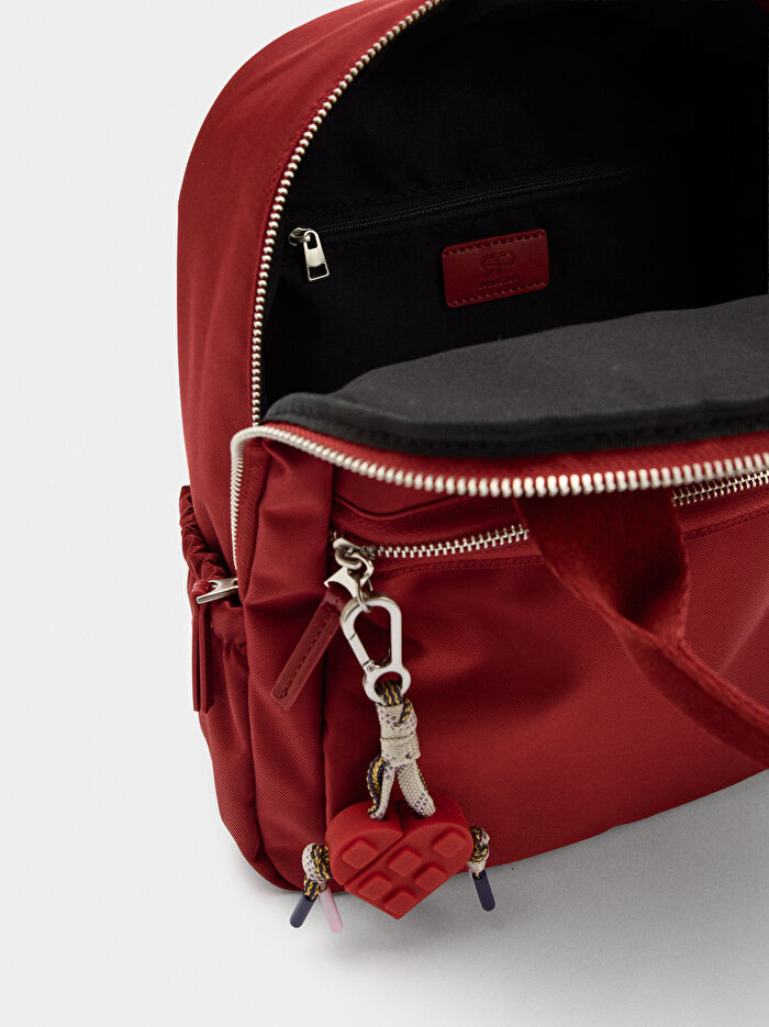 Kalp Charm'lı Teknik Kumaş Sırt Çantası