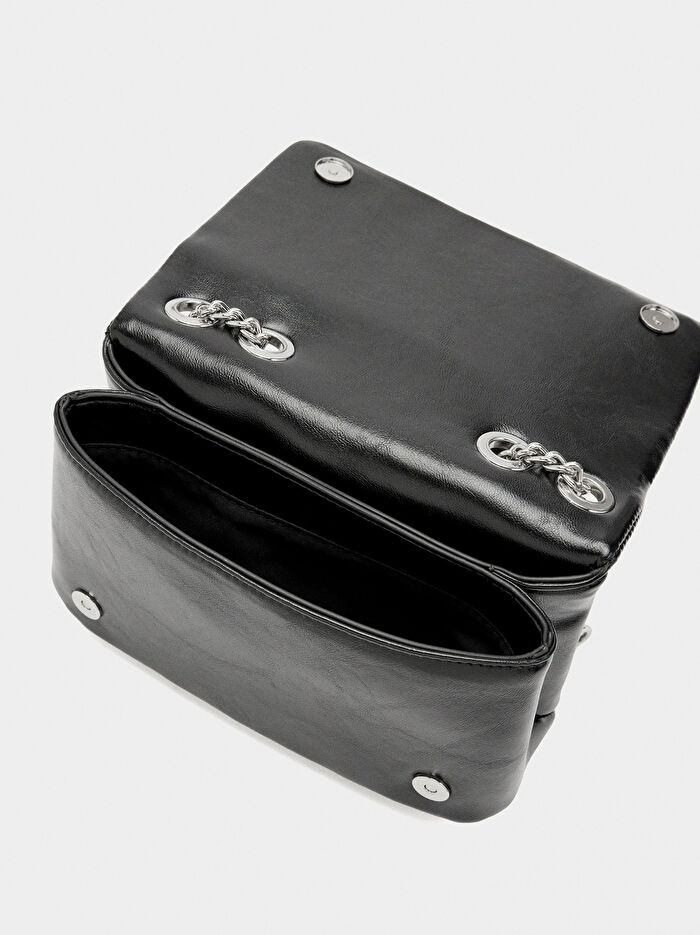 Kapaklı ve Metalik Detaylı Omuz Çantası