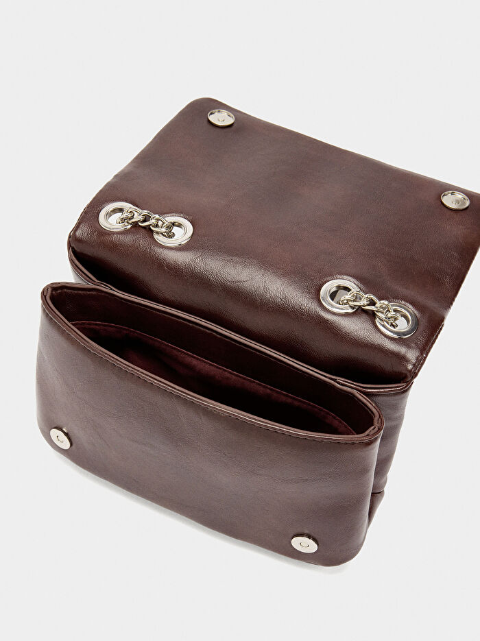 Kapaklı ve Metalik Detaylı Omuz Çantası