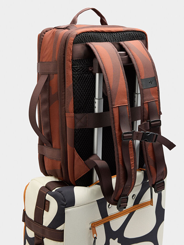 Teknik Kumaş Uzatılabilir Kabin Sırt Çantası