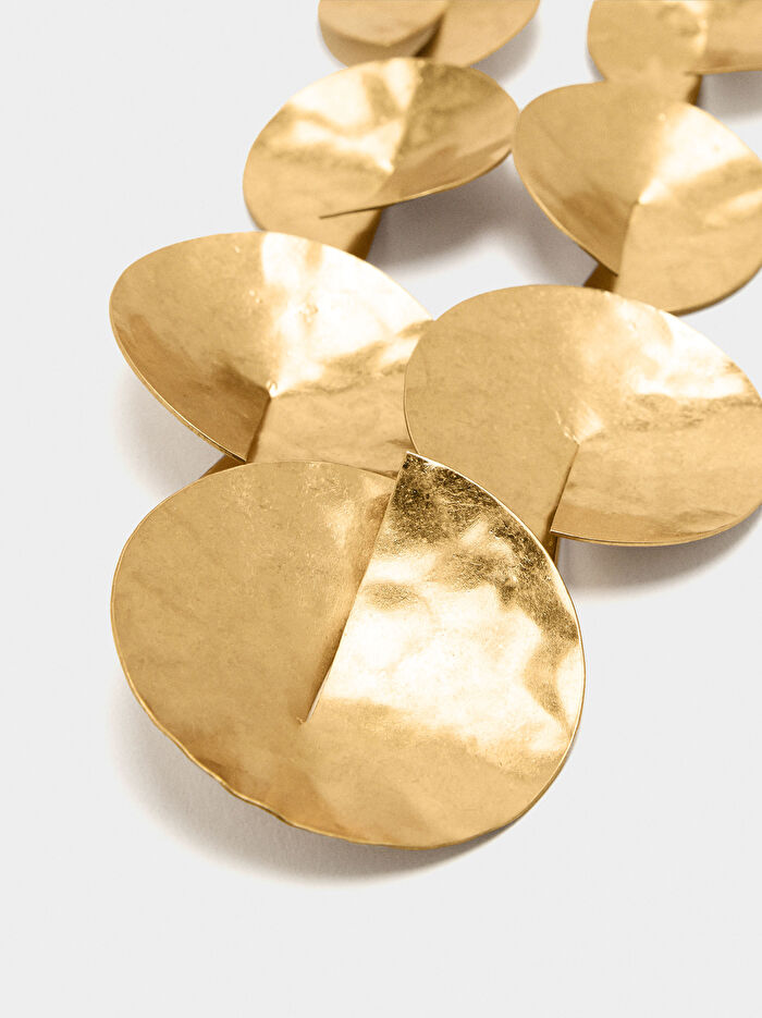 Yuvarlak Kabartma Detaylı Kısa Kolye