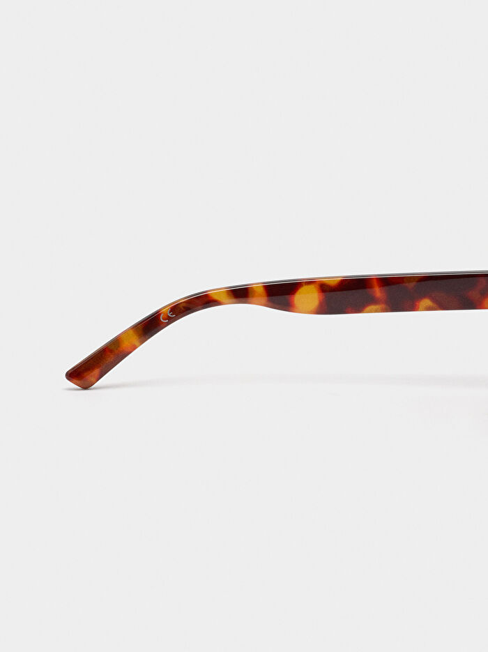 Oval Çerçeveli Güneş Gözlüğü