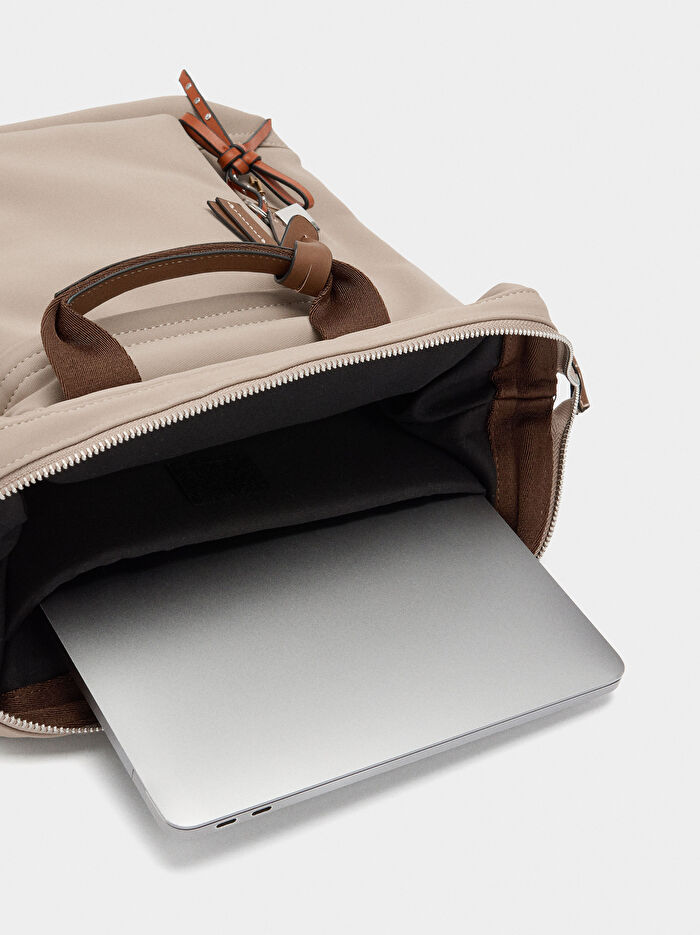 Charm'lı 14 İnç Laptop Sırt Çantası