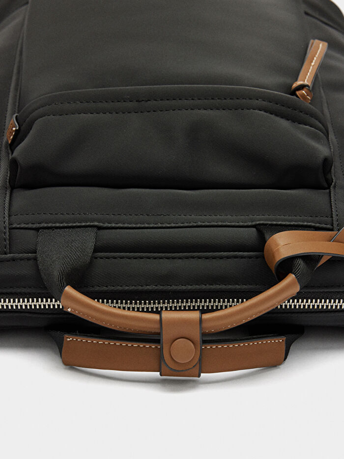 Charm'lı 14 İnç Laptop Sırt Çantası