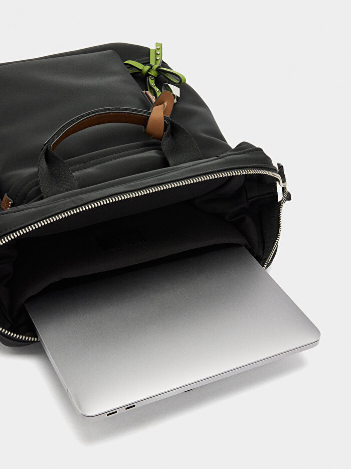 Charm'lı 14 İnç Laptop Sırt Çantası
