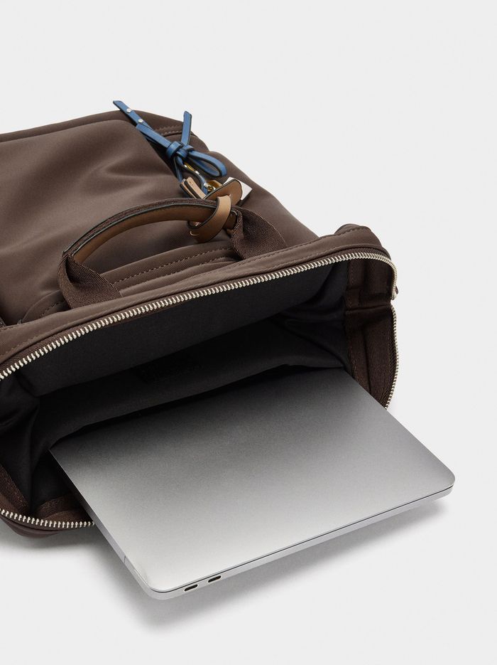 Charm'lı 14 İnç Laptop Sırt Çantası